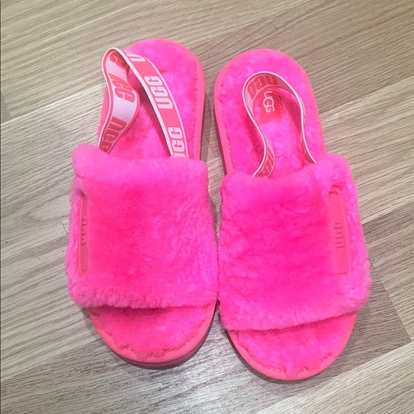UGG woman’s Bright Pink Fluffy Slippers - Picture 1 of 3